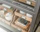 die Faktorei Legends Massivholz Vitrine hoch