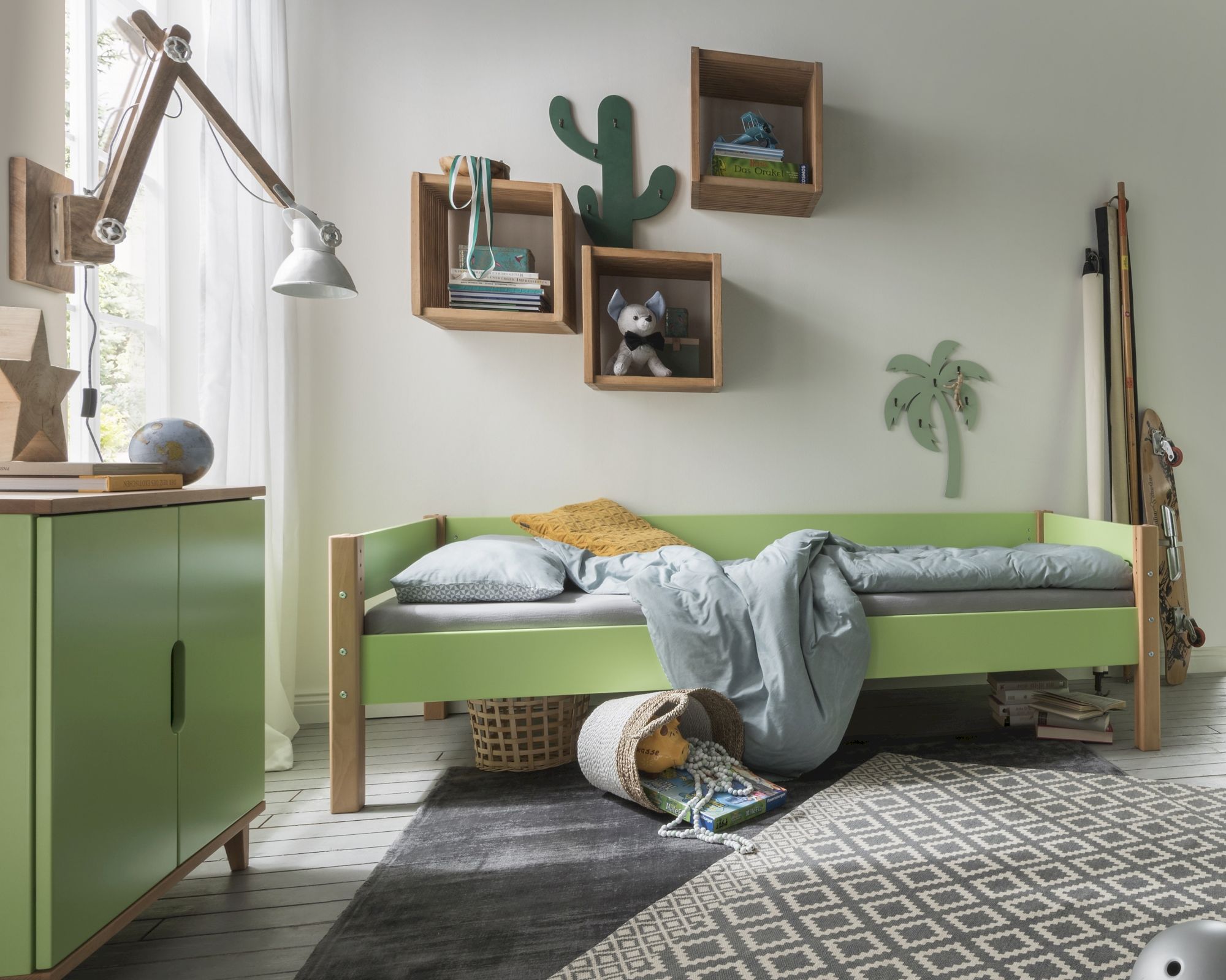 INFANSKIDS »Infanscolor« Kinderzimmer Kinderbett grün 208x62x98cm / grün-Buche