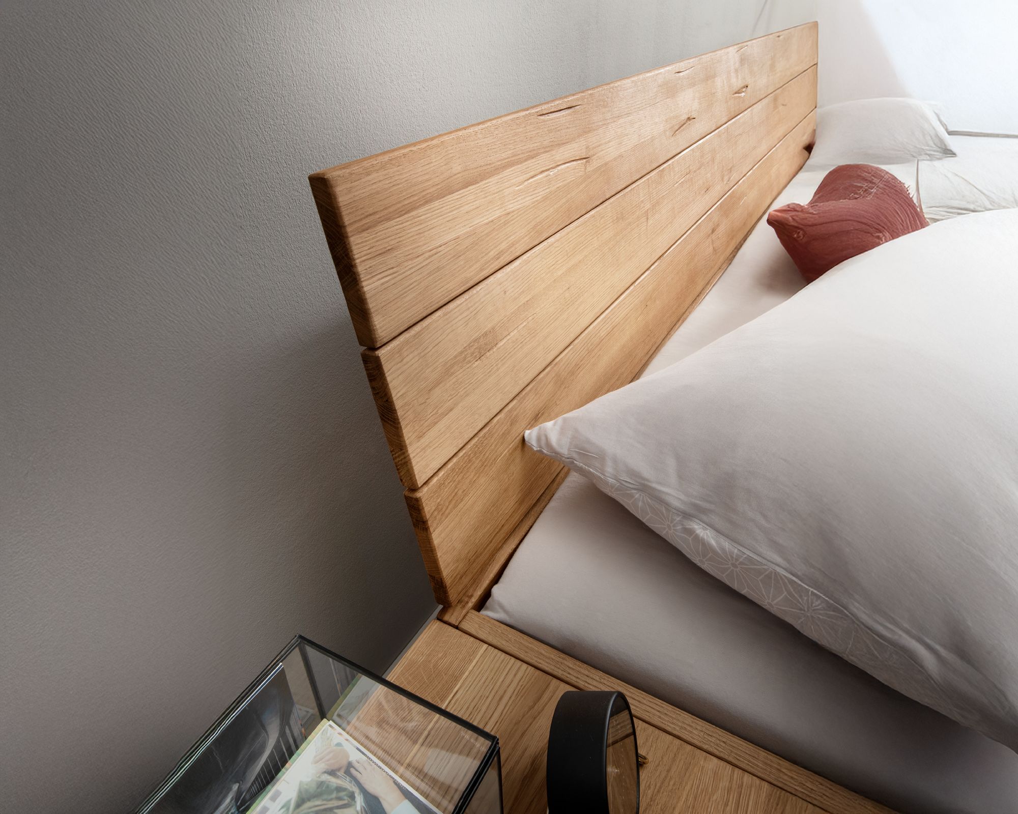 »La Dolce Vita II« Wildeiche Bett erhältlich bei • slewo.com