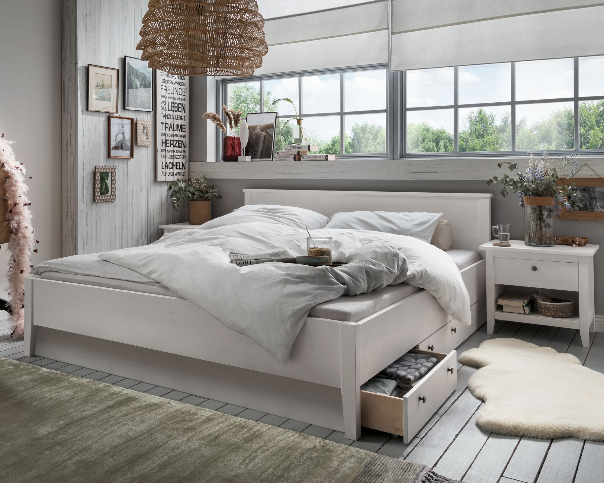 Massivholz »Solvita« Bett weiß erhältlich bei • slewo.com