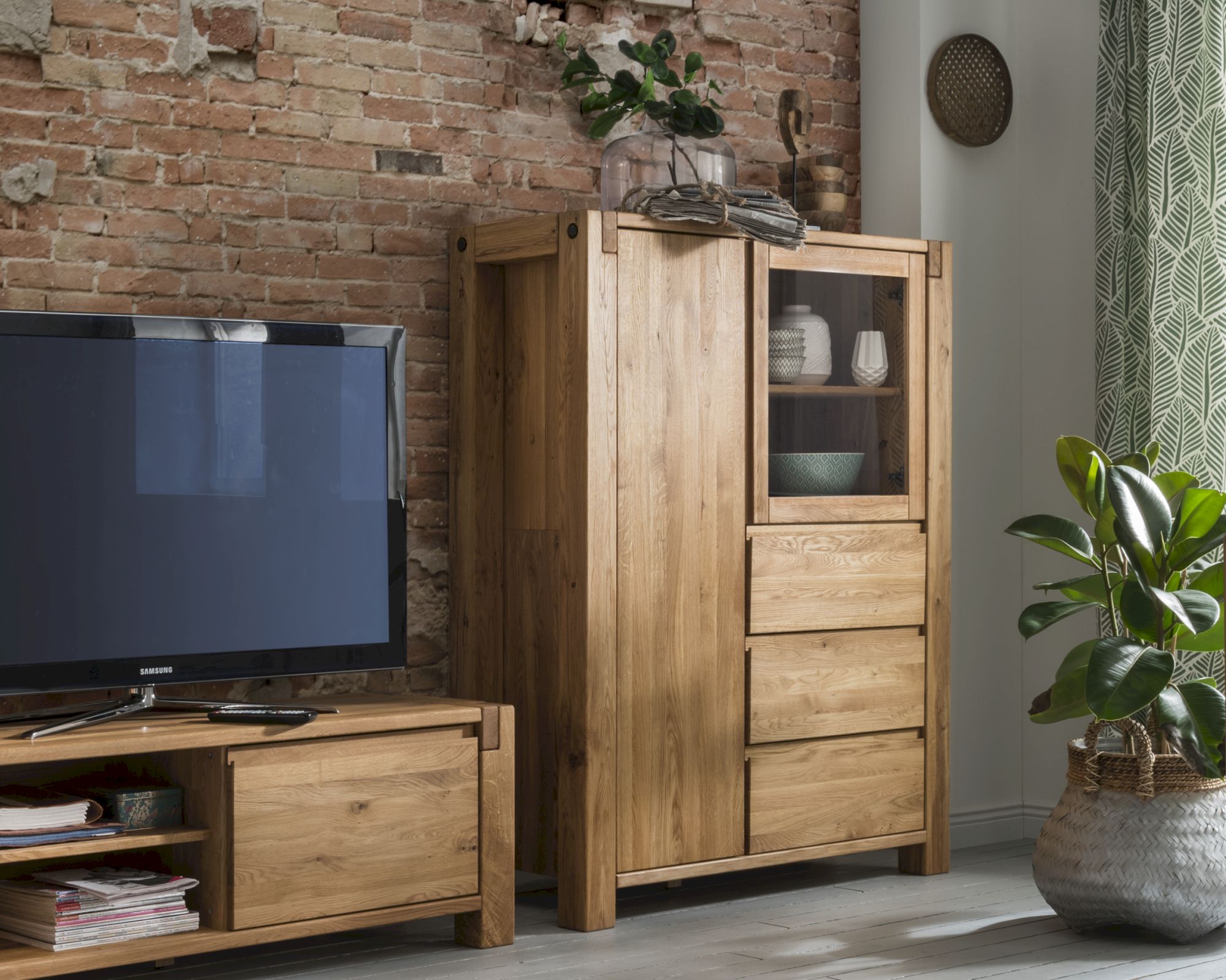 Massivholz »Woodstock« Highboard mit großer Glastüre links und 3 Schubladen