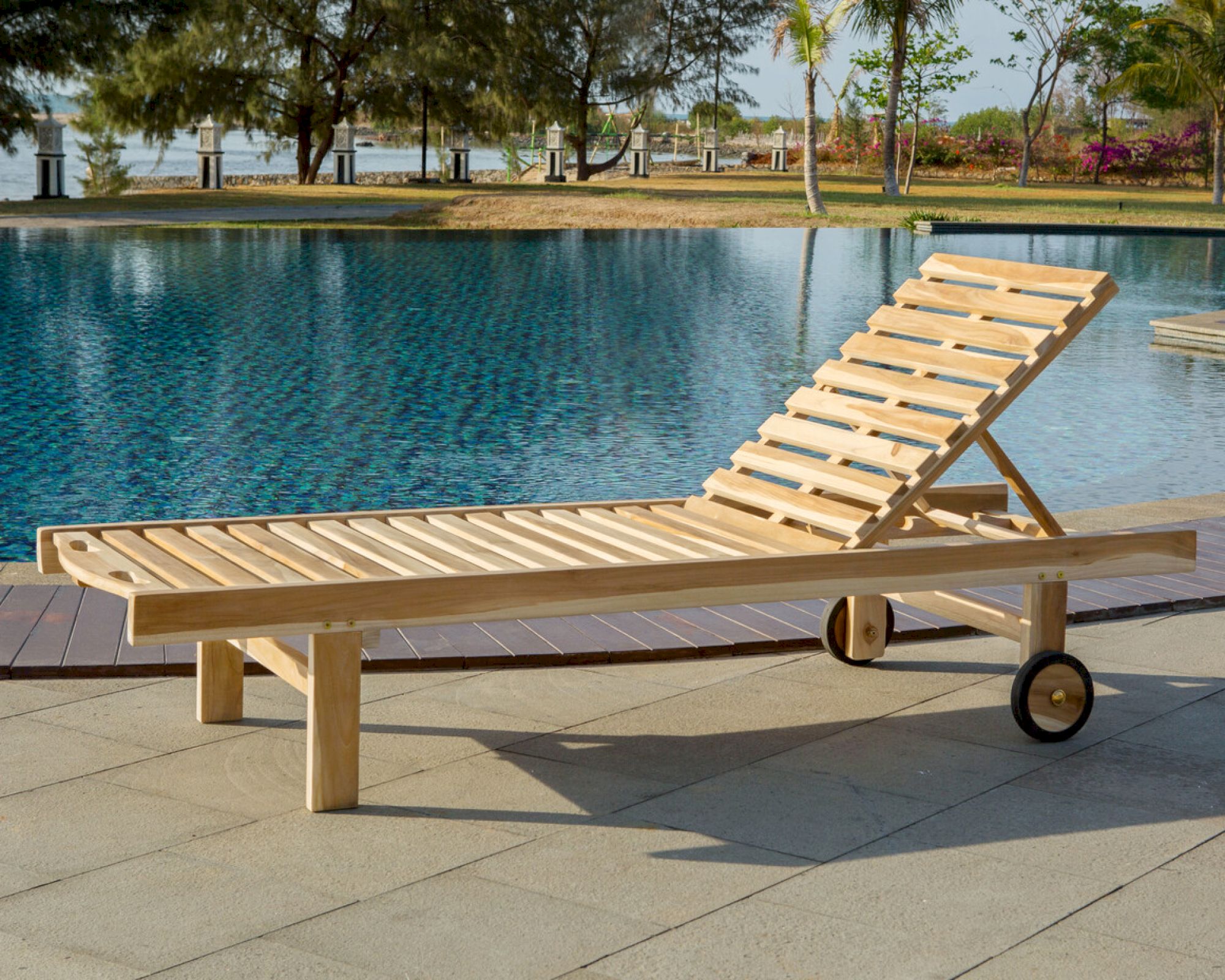 Möbilia »Rolls« Gartenliege Teakholz / mit 2 Räder