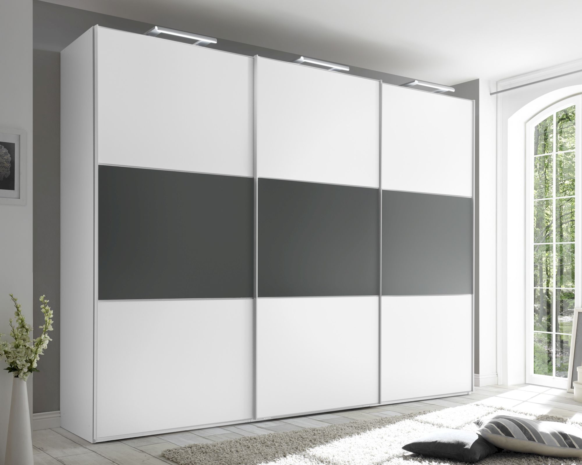 Staud »Includo« Schwebetürenschrank 3-türig ll 298 cm / Chrom / Weiss/Vulkan