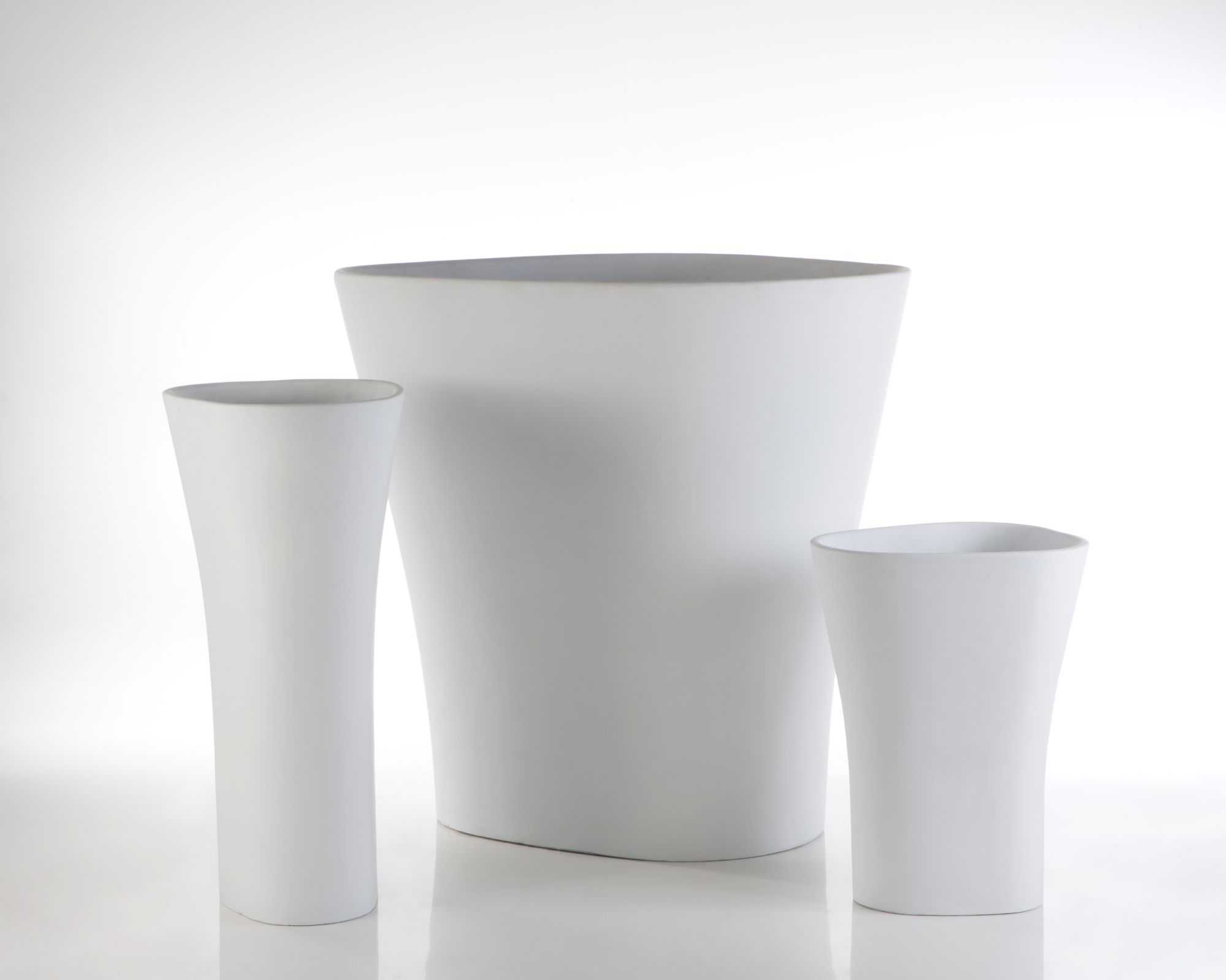 Vondom »BONES« Outdoor Pflanzengefäss L / Basic Matt / Ecru / B 132 x H 120 x T 114 cm
