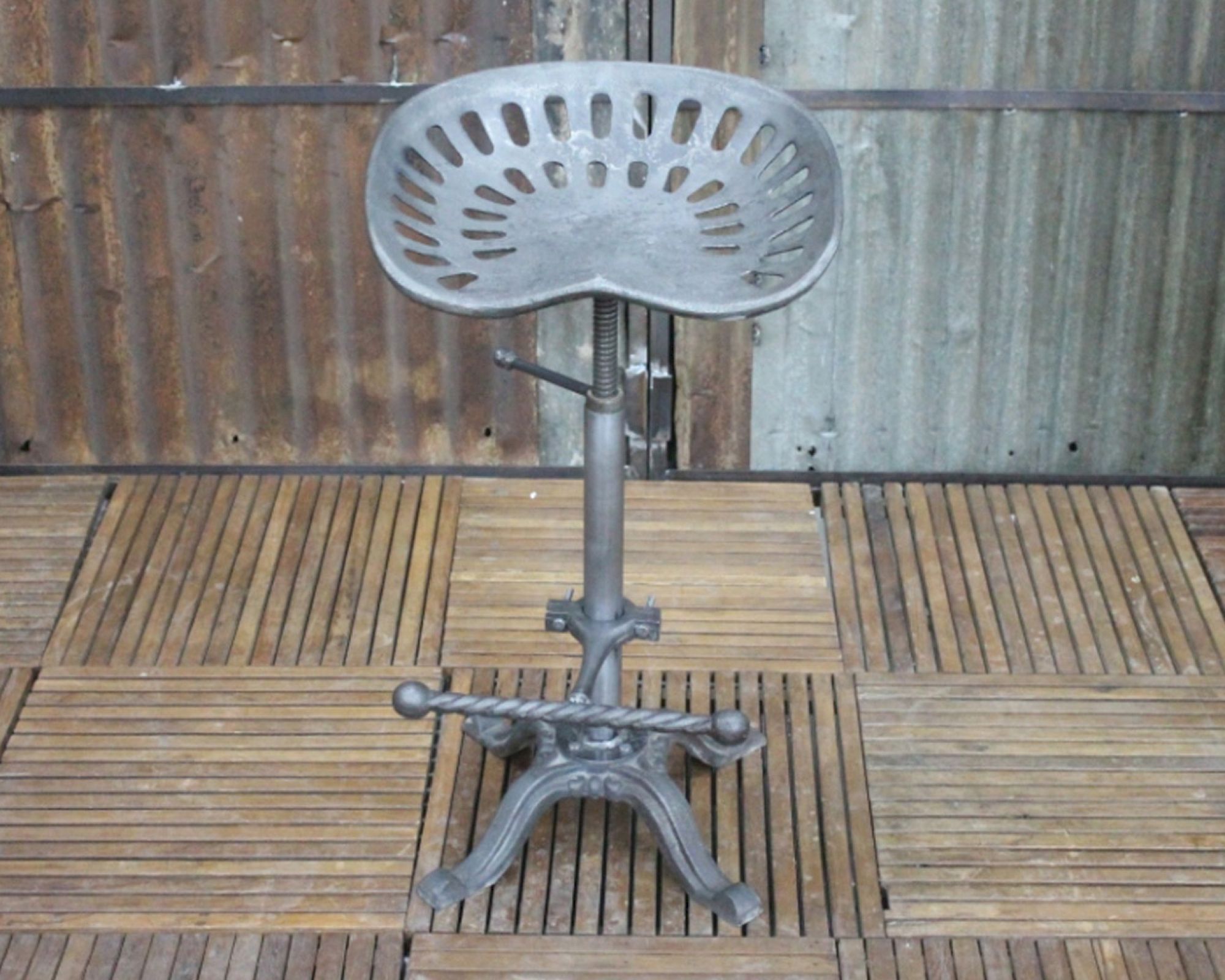 die Faktorei »Legends« Industrie-Barhocker drehbar