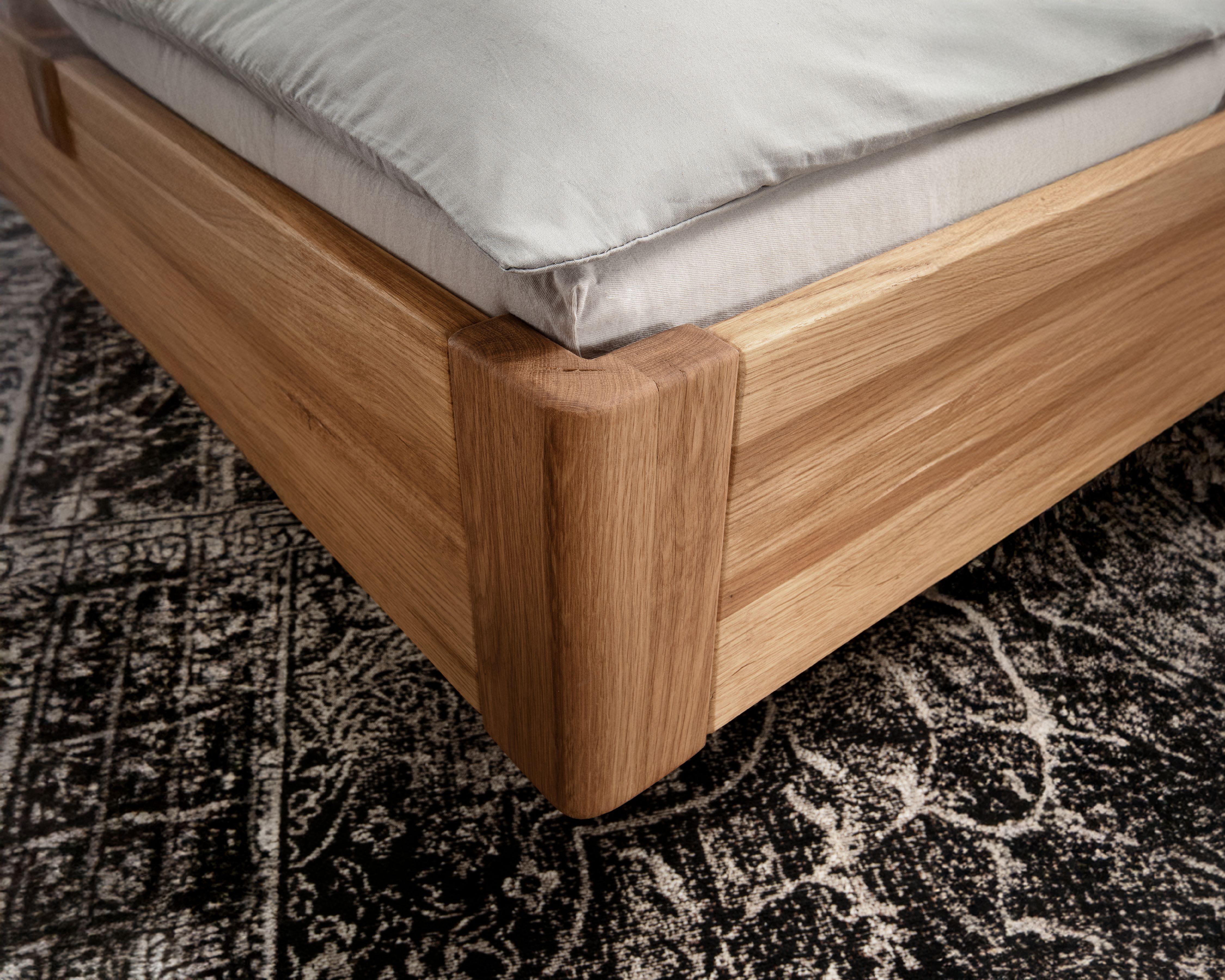 »La Dolce Vita II« Wildeiche Bett erhältlich bei • slewo.com