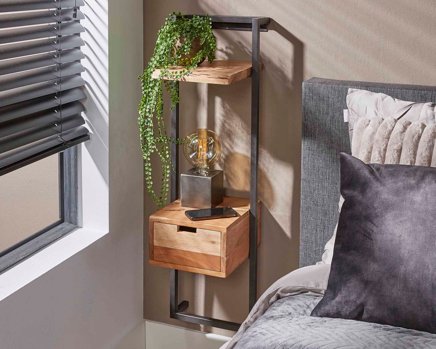 designline »Air-Solid« Massivholz Nachttisch lI