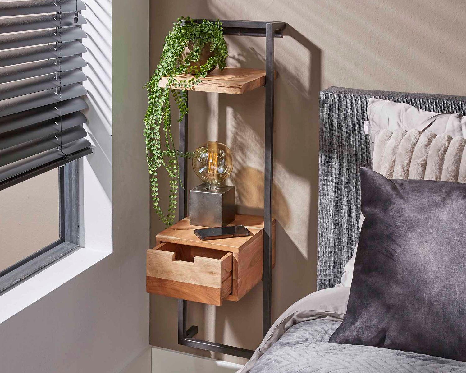 designline »Air-Solid« Massivholz Nachttisch lI